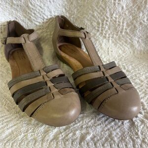Rockport multicolored tan flats size 8